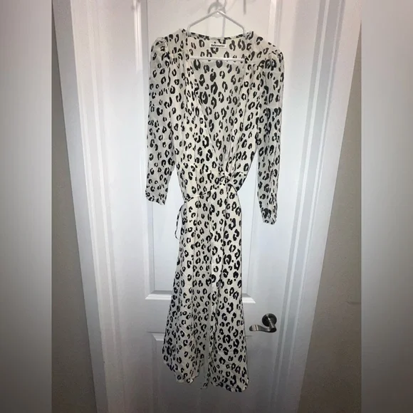 Reformation Melba Wrap Dress In Snow Leopard Adjustable - Picture 3 of 7
